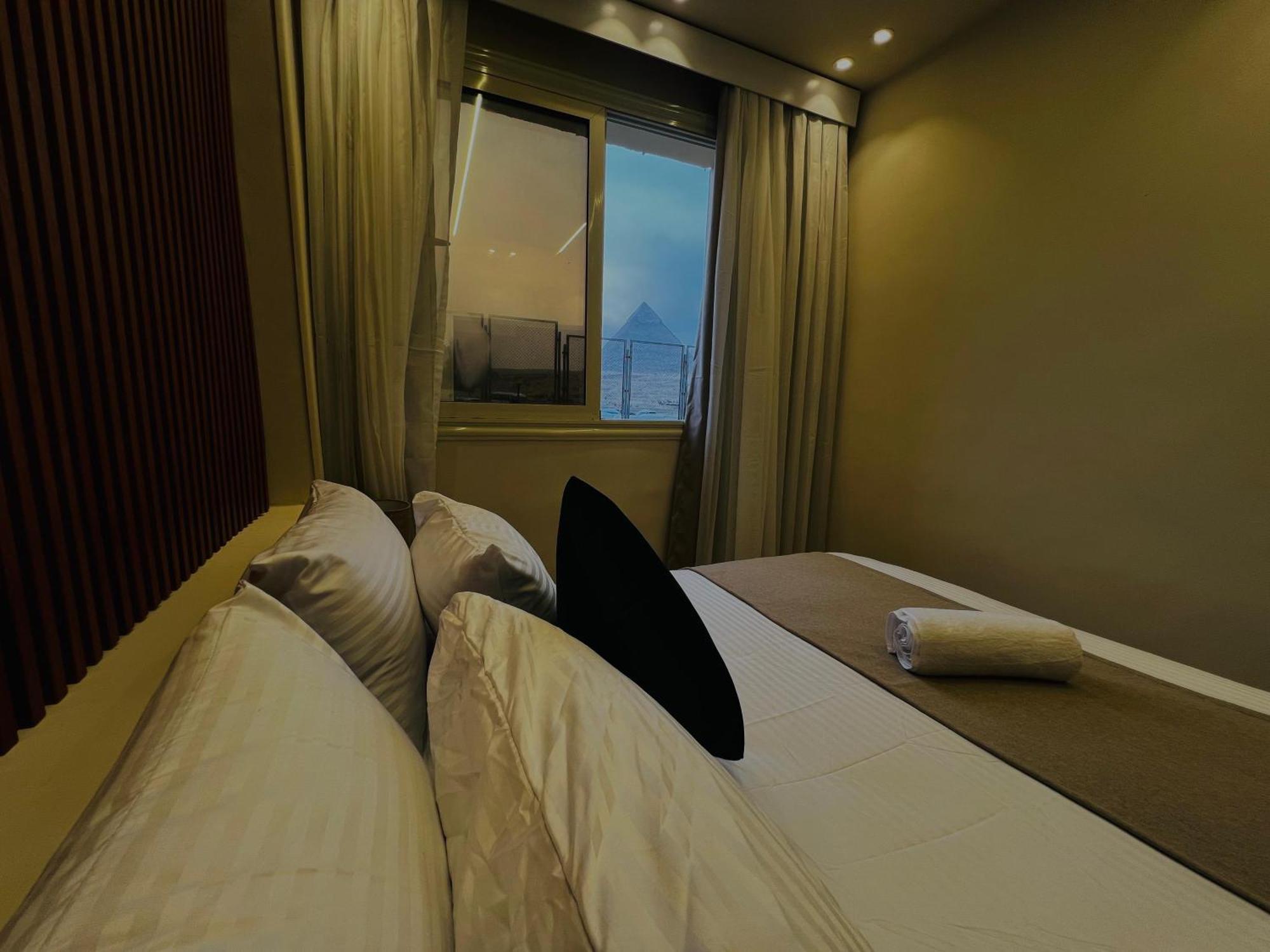 Great Scarab Pyramids View Hotel Kafrat al Jabal Exterior photo