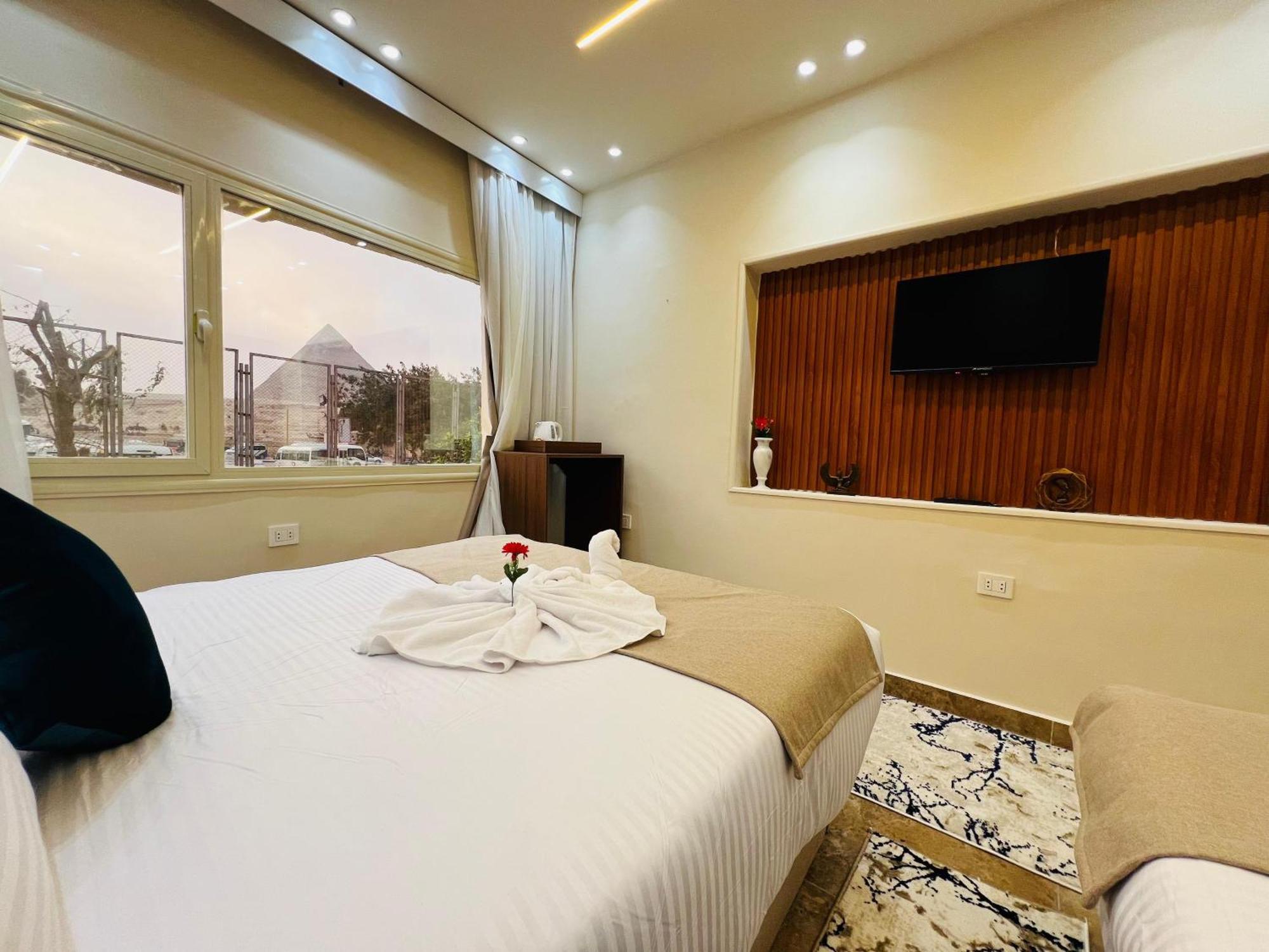 Great Scarab Pyramids View Hotel Kafrat al Jabal Exterior photo