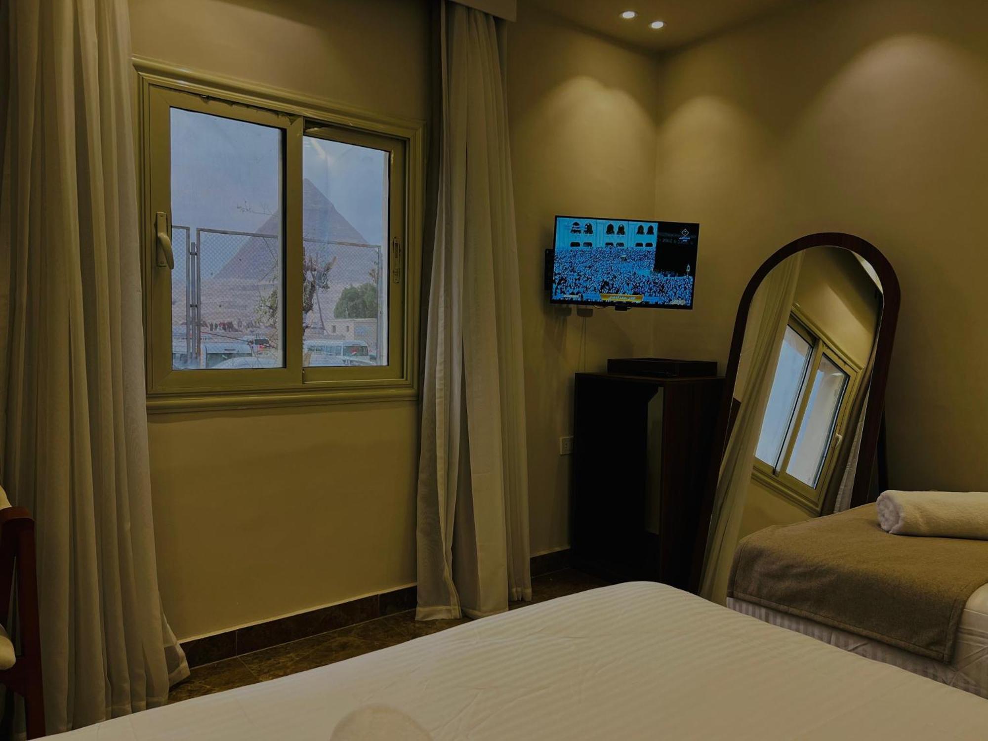 Great Scarab Pyramids View Hotel Kafrat al Jabal Exterior photo