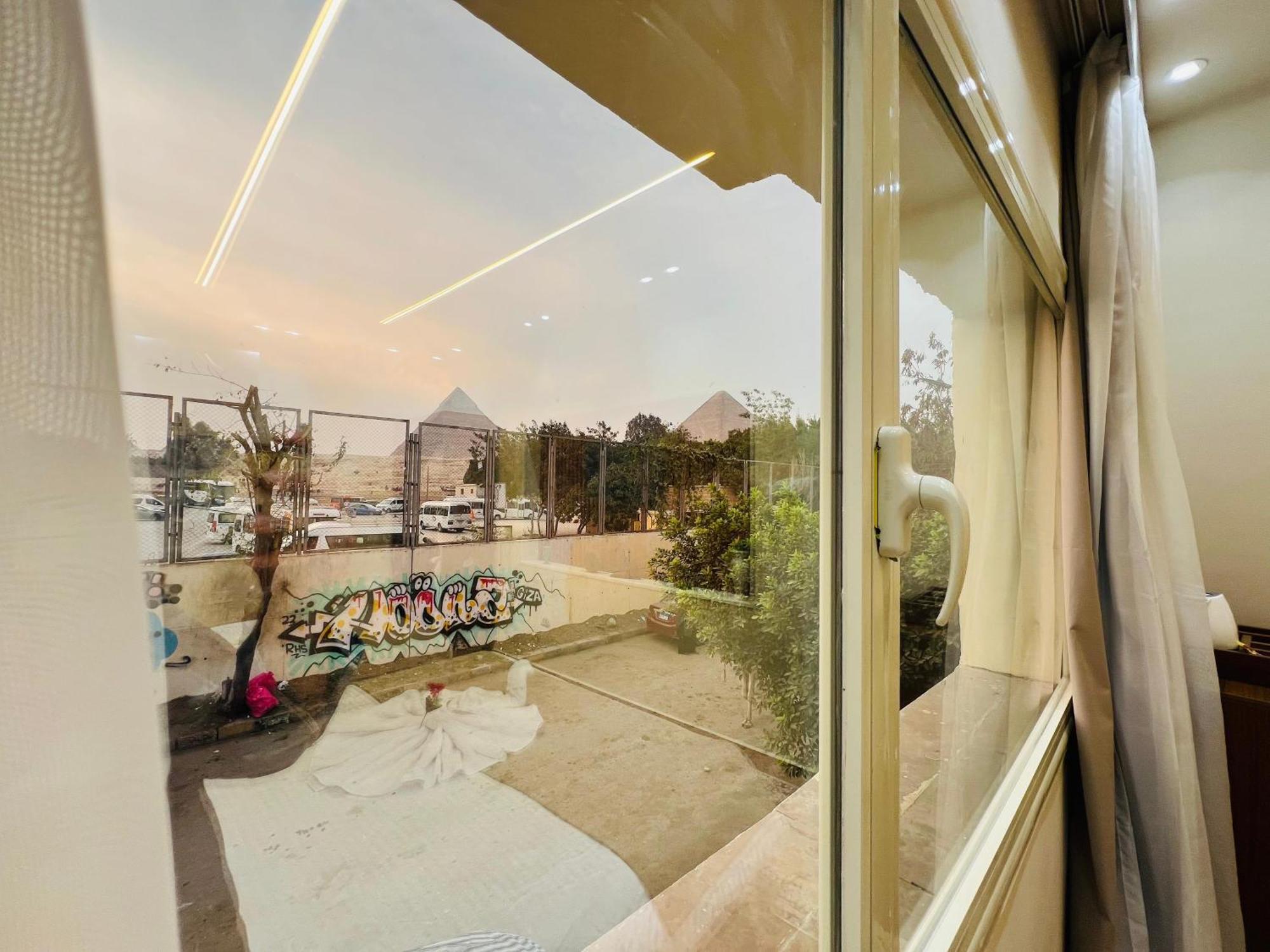 Great Scarab Pyramids View Hotel Kafrat al Jabal Exterior photo