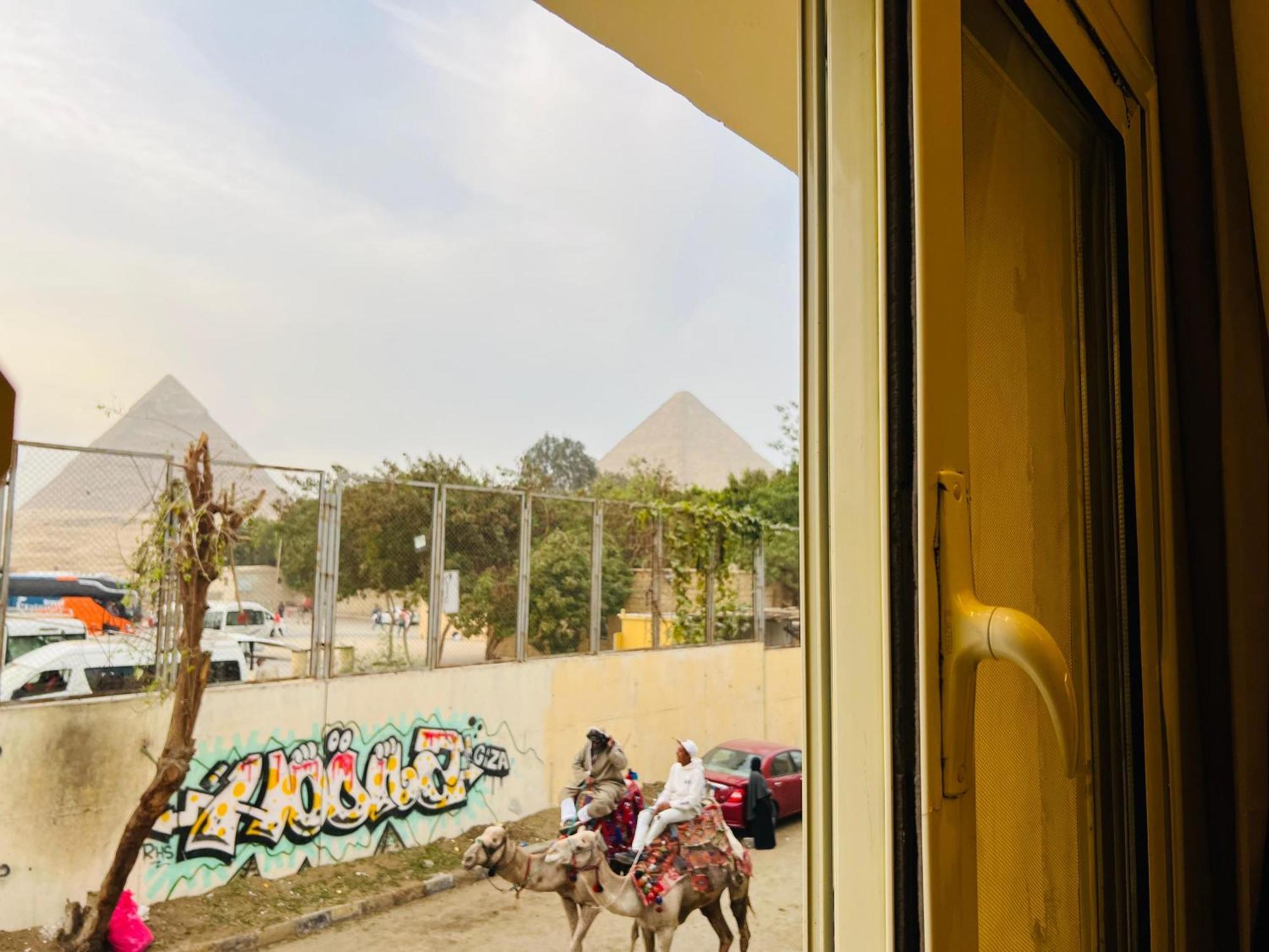 Great Scarab Pyramids View Hotel Kafrat al Jabal Exterior photo