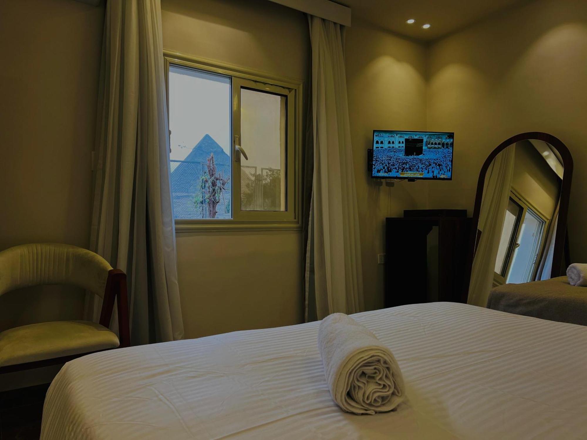 Great Scarab Pyramids View Hotel Kafrat al Jabal Exterior photo