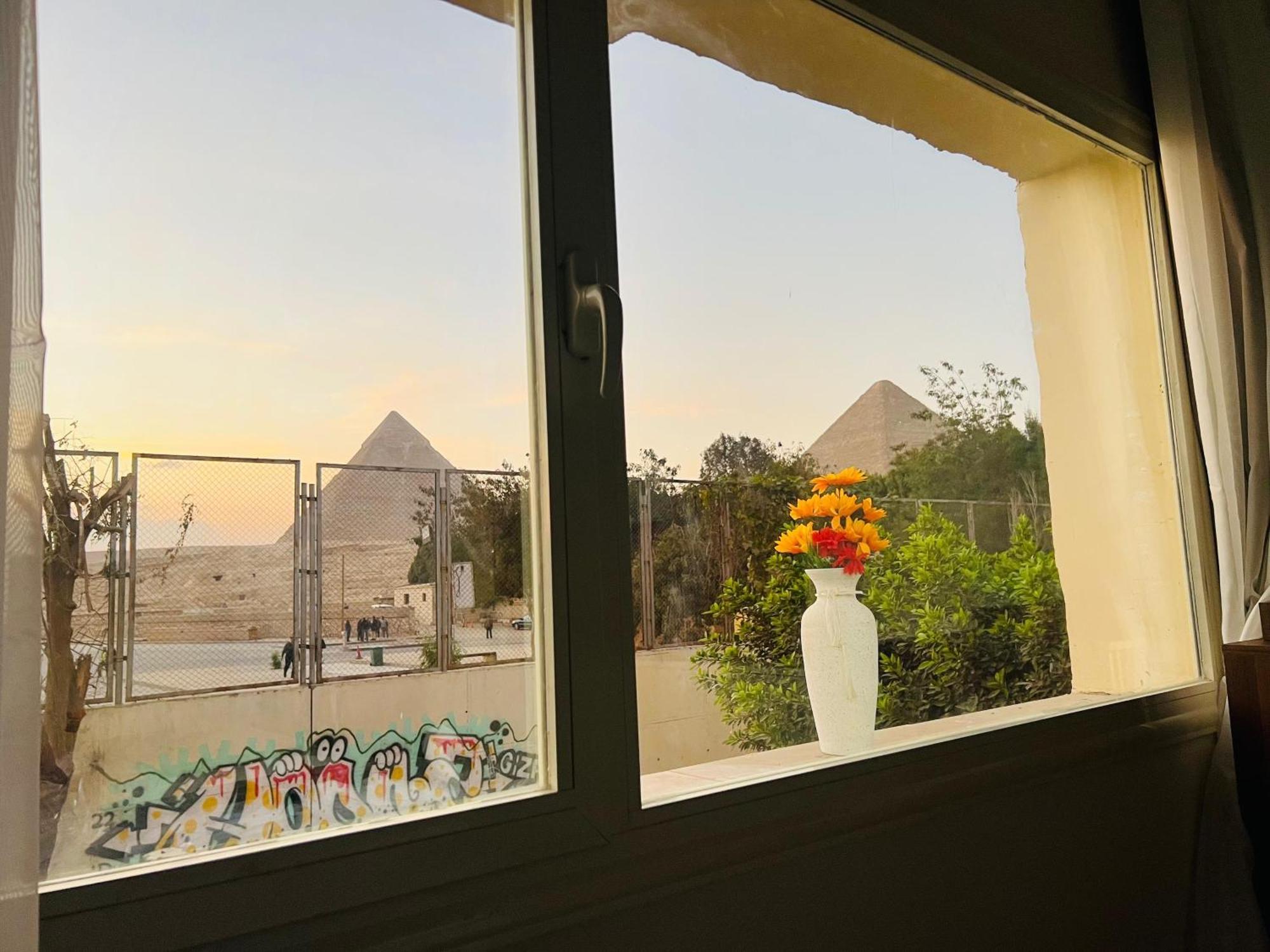 Great Scarab Pyramids View Hotel Kafrat al Jabal Exterior photo