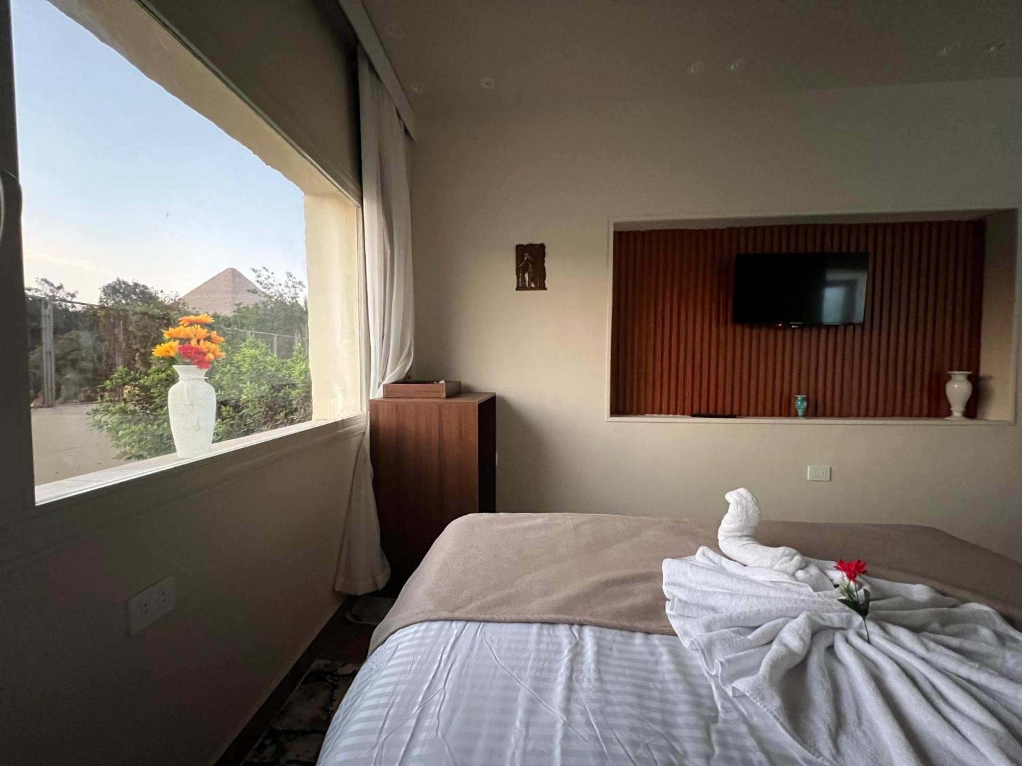 Great Scarab Pyramids View Hotel Kafrat al Jabal Exterior photo
