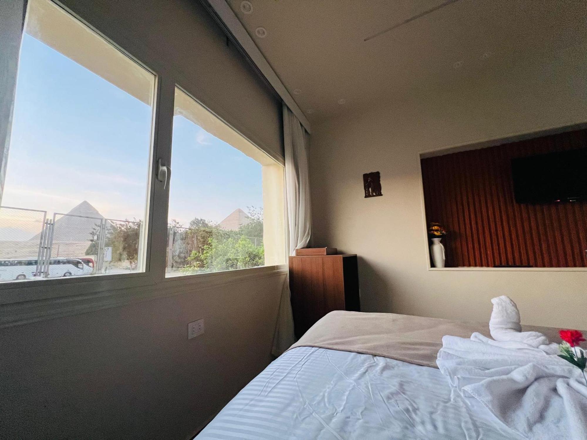 Great Scarab Pyramids View Hotel Kafrat al Jabal Exterior photo
