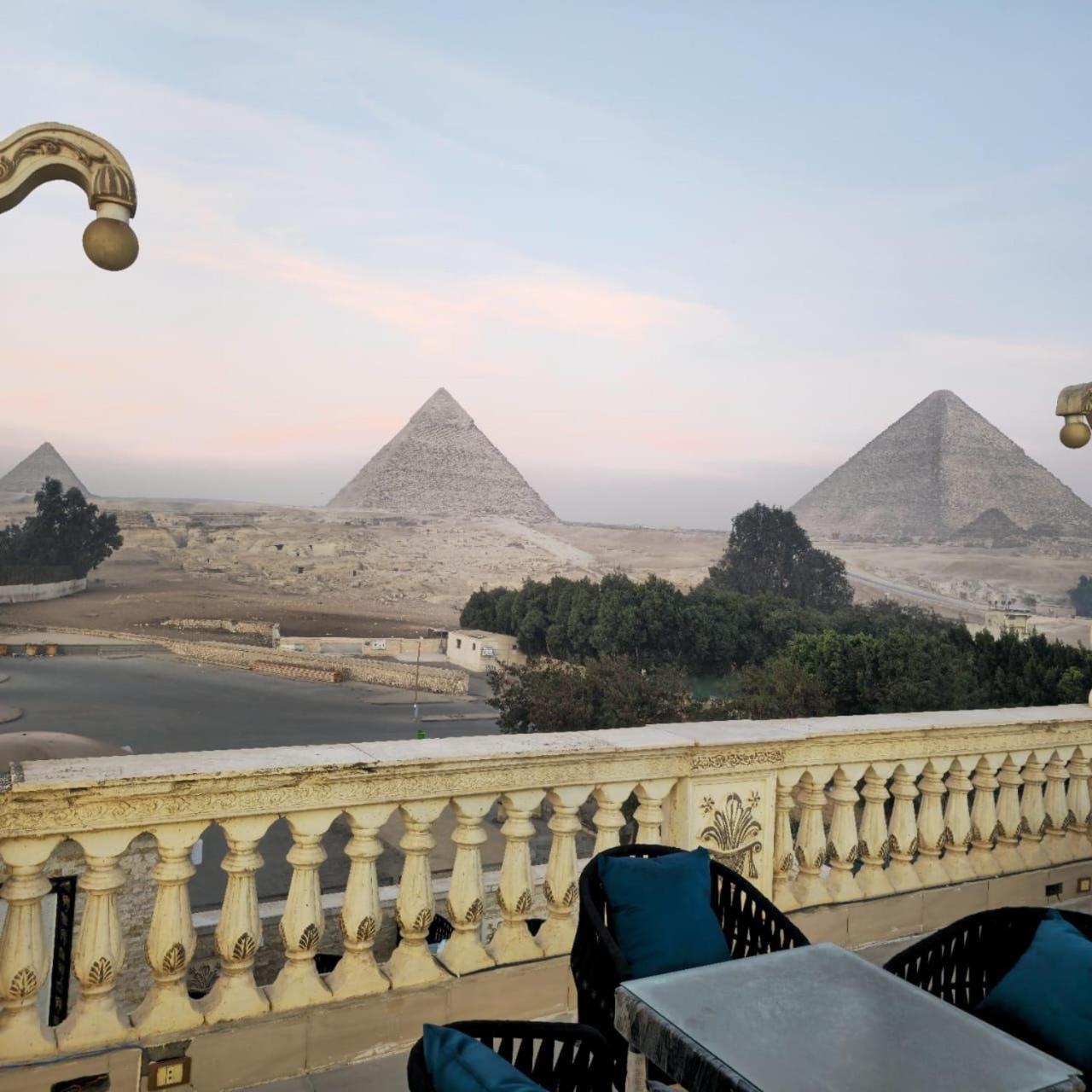 Great Scarab Pyramids View Hotel Kafrat al Jabal Exterior photo